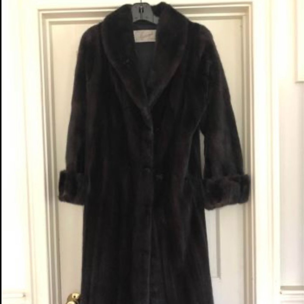 Make A Statement With Your New Full Length Mink C… - image 1